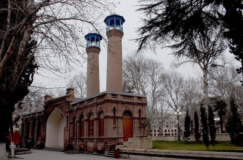 Ganja Gate &amp; Shah Abbas Mosque, Ganja, Azerbaijan